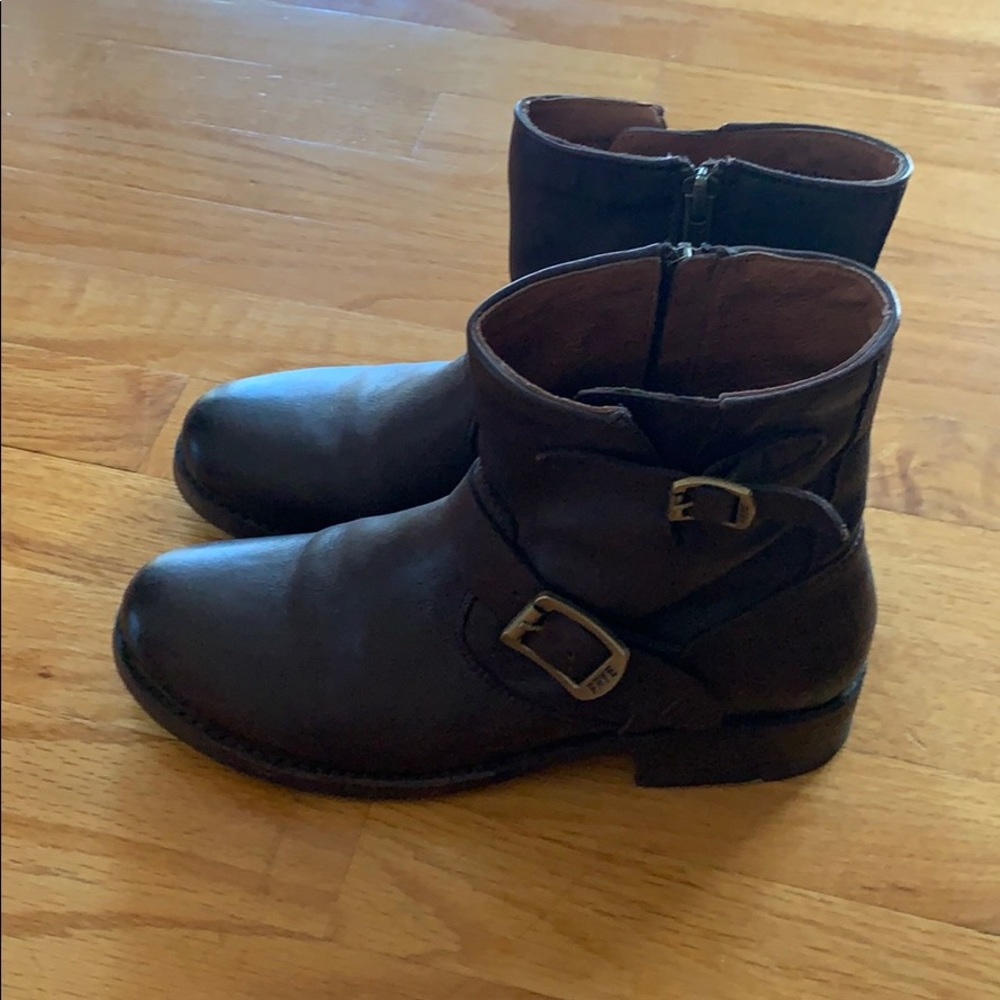Ladies Frye boot